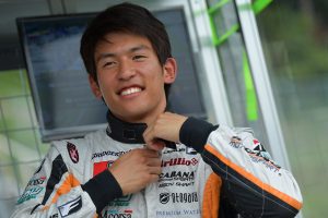 JMS P.MU LMcorsa RC F GT3をドライブする中山雄一