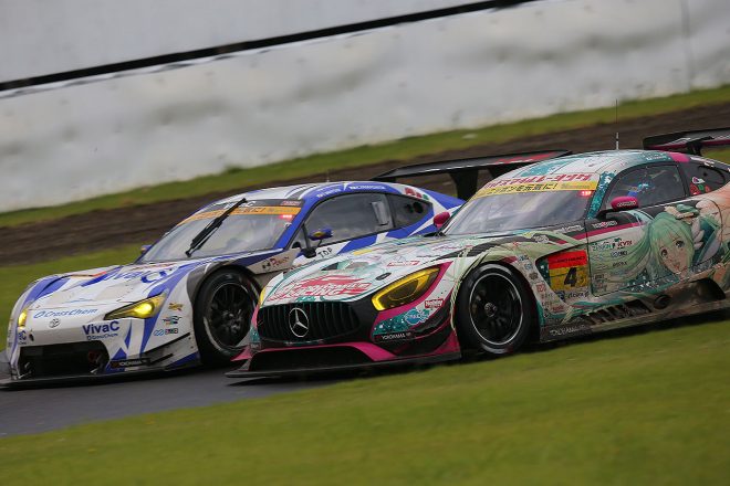 3位争いを繰り広げたVivaC 86 MCとグッドスマイル 初音ミク AMG