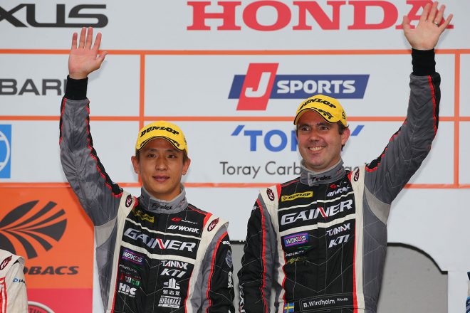 平中克幸（左）とビヨン・ビルドハイム（右）