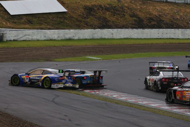 クラッシュしたWedsSport ADVAN LC500とUPGARAGE BANDOH 86