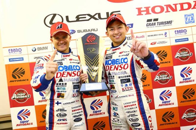 優勝した平手晃平とヘイキ・コバライネン