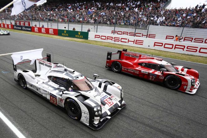 新人3名が乗り込むサードカーとして投入された19号車ポルシェ919ハイブリッドが2015年のル・マン24時間を制した。