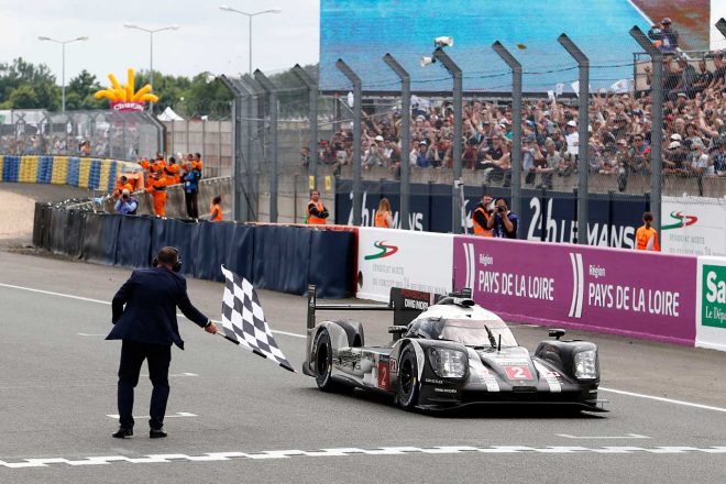 7号車トヨタがラスト2周で止まったことで逆転優勝を飾った2号車ポルシェ919ハイブリッド