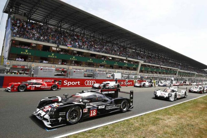 2015年のル・マンはポルシェ919ハイブリッドが予選トップ3を独占。2017年に破られた旧レコードタイム3分16秒887を18号車ポルシェのニール・ジャニがマーク。