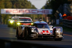トヨタとの一騎打ちとなった2017年のル・マンは2号車ポルシェ919ハイブリッドが優勝。