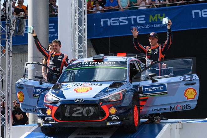 WRC第9戦フィンランドで、ランキング首位に立ったティエリー・ヌービル（ヒュンダイi20クーペWRC）