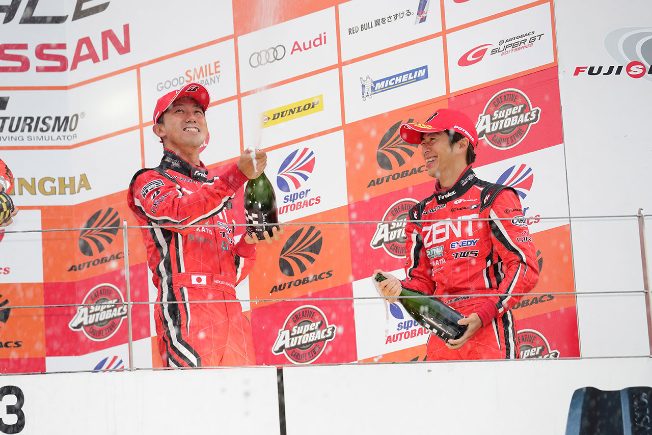 ZENT CERUMO LC500の石浦宏明（左）と立川祐路（右）