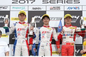 FIA-F4第10戦富士 表彰台