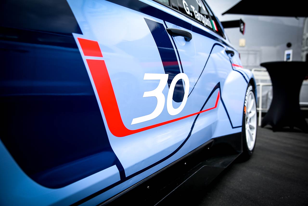 TCRドイツ・ニュルブルクリンクラウンドで展示されたヒュンダイi30 N TCR