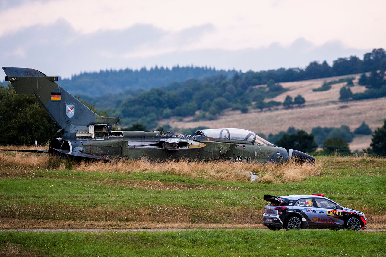 軍事演習場内のステージも設けられるのがラリー・ドイチェランドの特徴のひとつだ