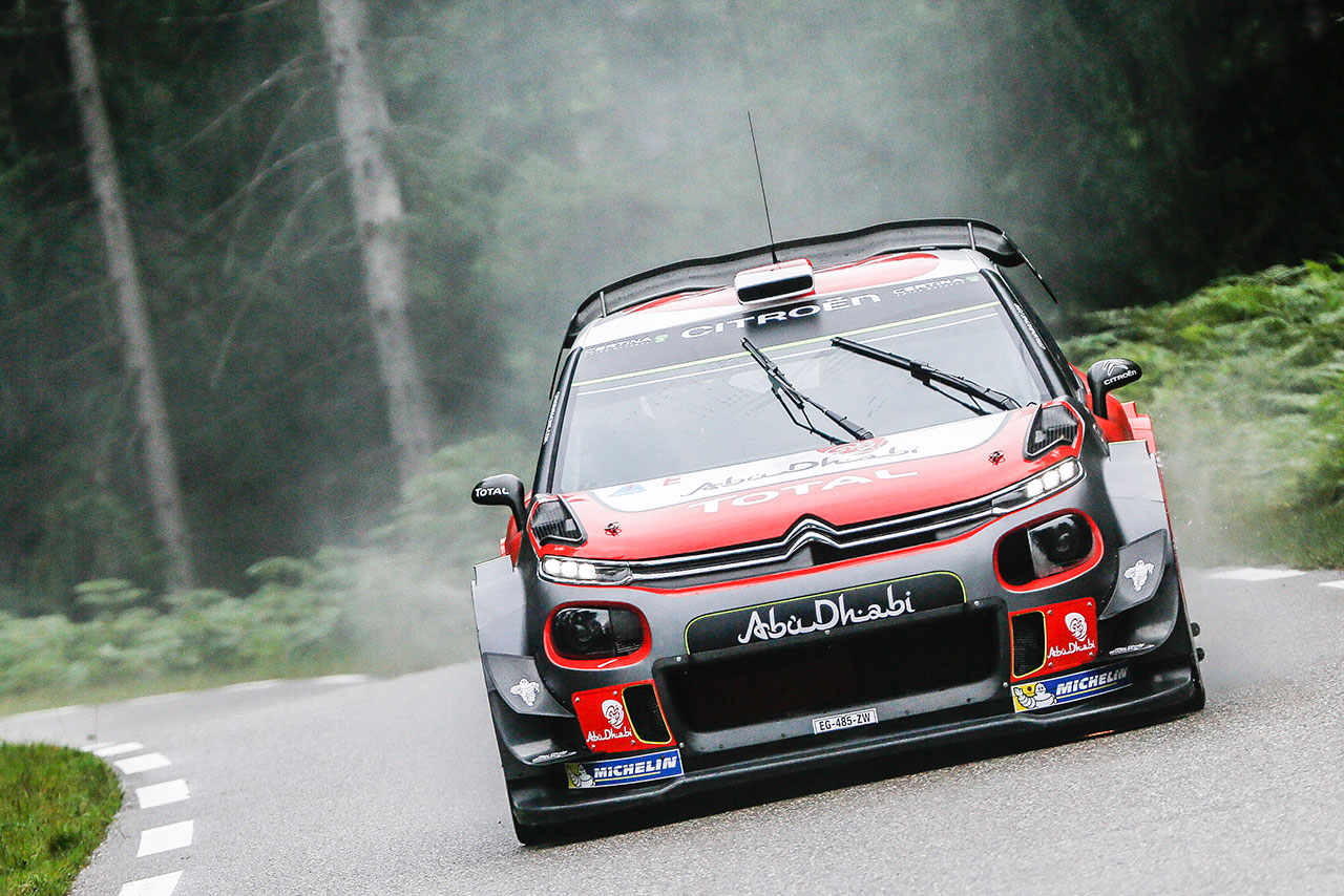 このテストで、ローブは初めて2017年型WRカーを操った