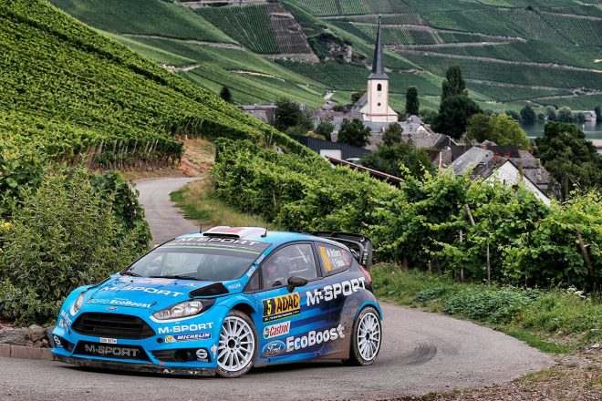 ラリー・ドイチェランドではぶどう畑の間を駆け抜けるステージも