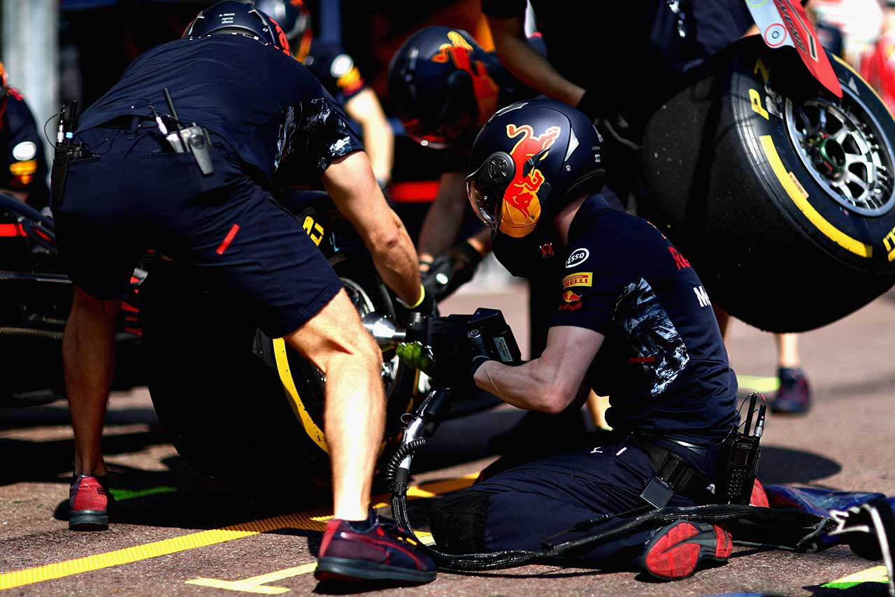 レッドブル主催のタイヤ交換チャレンジ『レッドブル・ピットストップ・チャレンジ』が全国4カ所で行われる