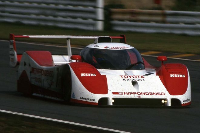 鈴鹿1000km前夜祭で関谷正徳がドライブするトヨタTS010