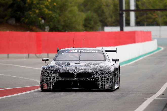 サーキット・デ・カタルーニャを走るBMW M8 GTE