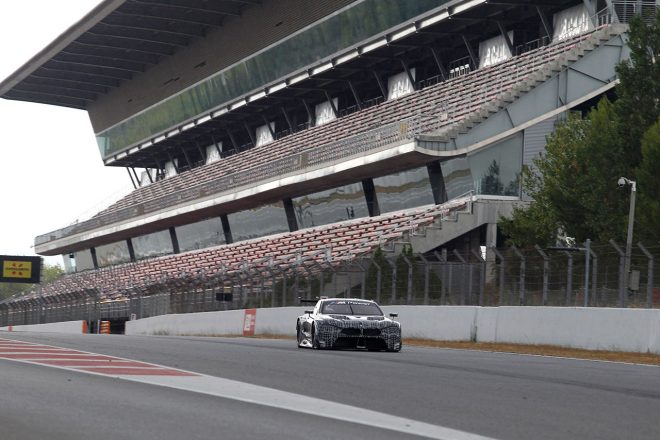 サーキット・デ・カタルーニャを走るBMW M8 GTE