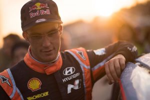 優勝回数の差でランキングトップにつけているティエリー・ヌービル(ヒュンダイi20クーペWRC)