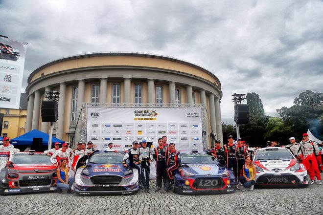 オープニングセレモニーに集まった4メーカーのWRカー