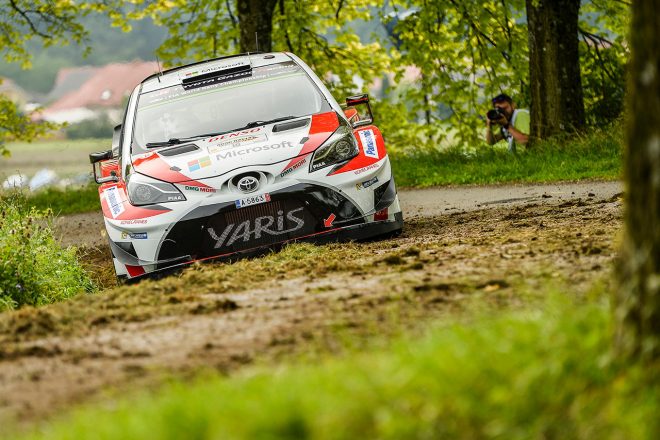 シェイクダウンステージを走るヤリ-マティ・ラトバラ（トヨタ・ヤリスWRC）