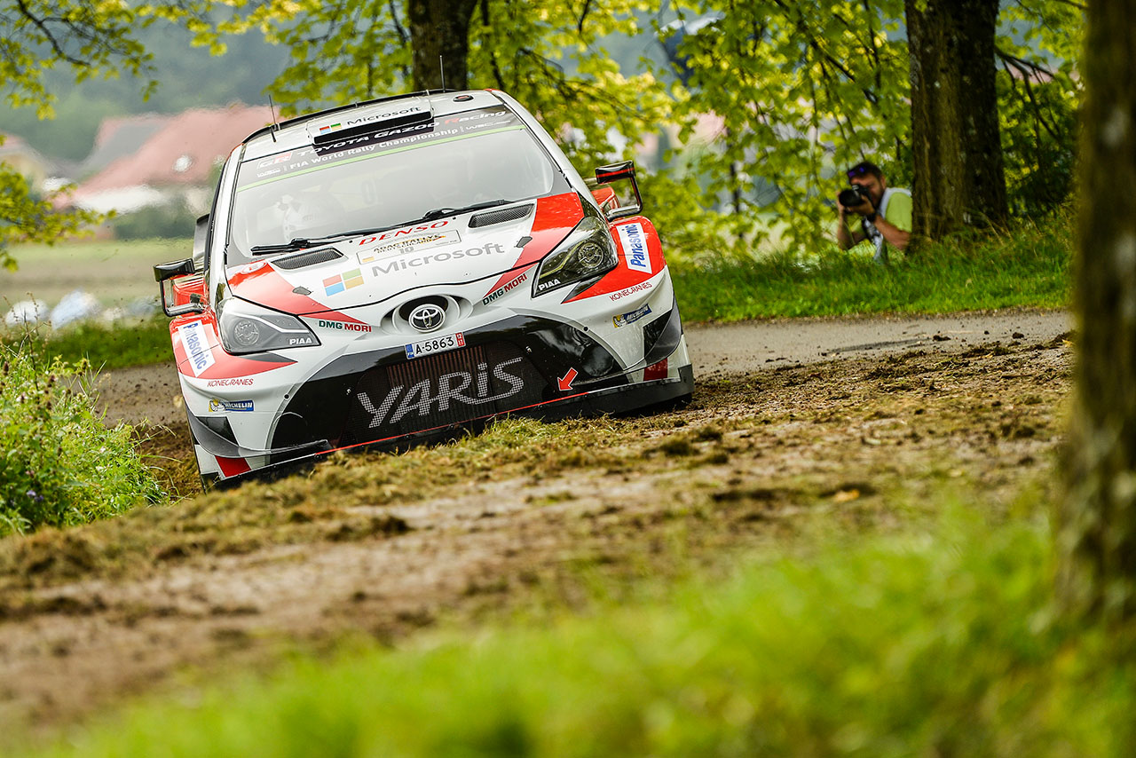 シェイクダウンステージを走るヤリ-マティ・ラトバラ（トヨタ・ヤリスWRC）