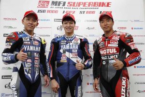 予選会見で決勝への展望を語った野左根航汰、中須賀克行、津田拓也