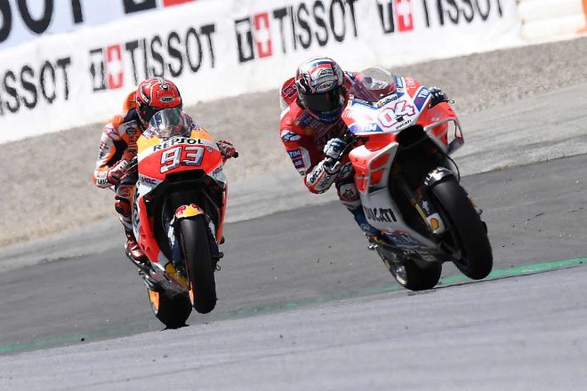 ランキング2位に浮上したアンドレア・ドビジオーゾ（右）とランキング首位のマルク・マルケス（左）