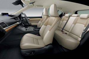 CT200h“version L” (インテリアカラー : シャトー/フロマージュ)