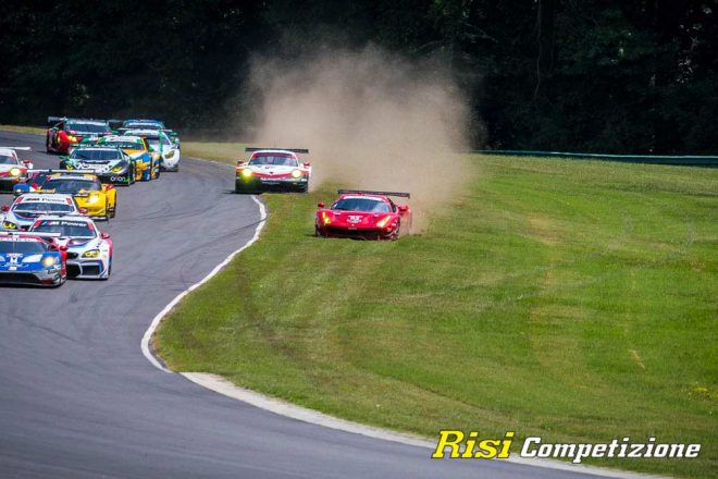 コースオフした62号車フェラーリ488 GTE