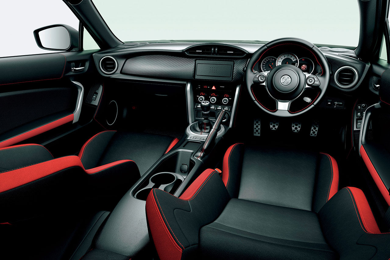 トヨタ86 GT（内装色 ： レッド＆ブラック）＜オプション装着車＞