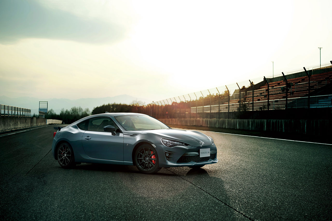 新品　限定　トヨタ　86 新車購入特典　クリスタル置物 トヨタ86新車情報・購入ガイド 期間限定！ 10周年記念車登場