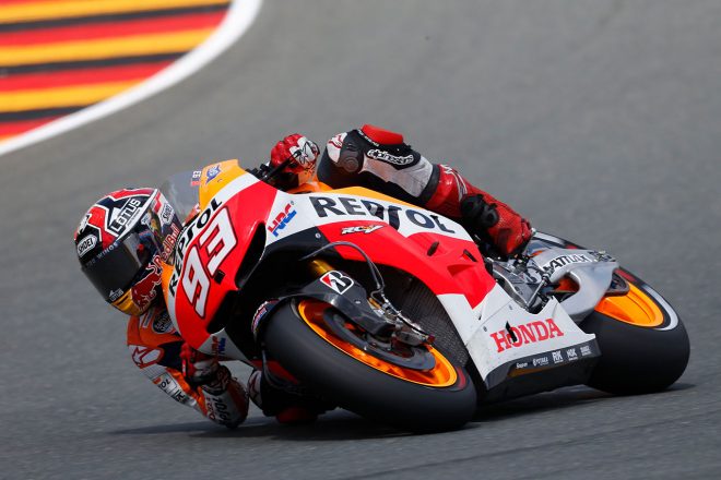 コレクションホールに展示されるホンダRC213V