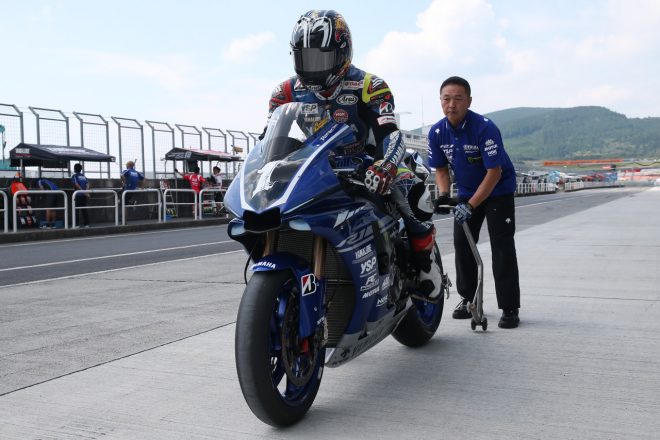 中須賀克行（YAMAHA FACTORY RACING TEAM）