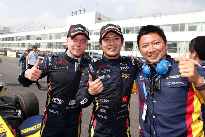 ダブル表彰台を獲得したSUNOCO TEAM LEMANSのフェリックス・ローゼンクヴィストと大嶋和也、片岡龍也監督