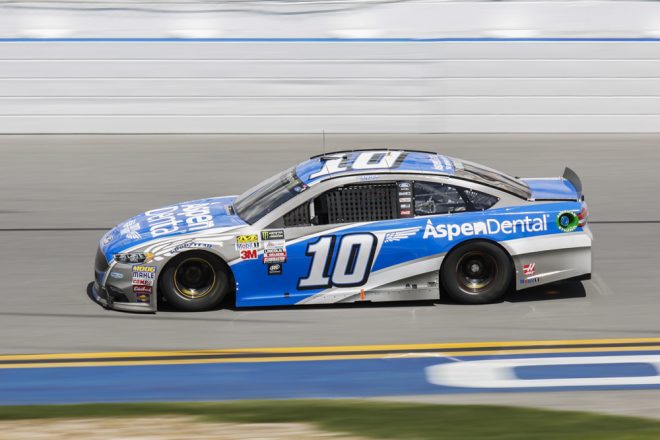 2017年シーズン、ダニカ・パトリックはカーナンバー10のフォード・フュージョンをドライブする