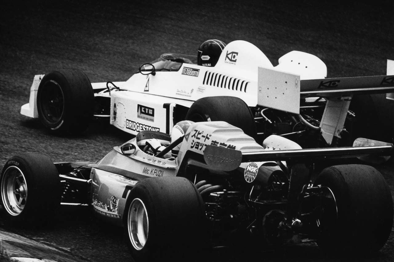 レースカメラマン原富士雄氏撮影の懐かしい写真が多数展示される