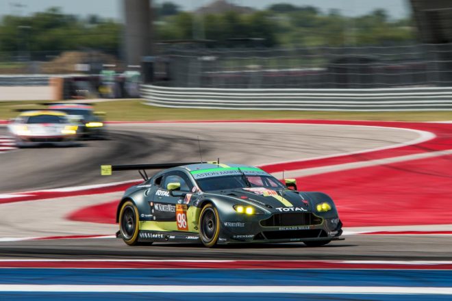 予選までの全セッションでトップタイムをマークしている98号車アストンマーチン・バンテージ