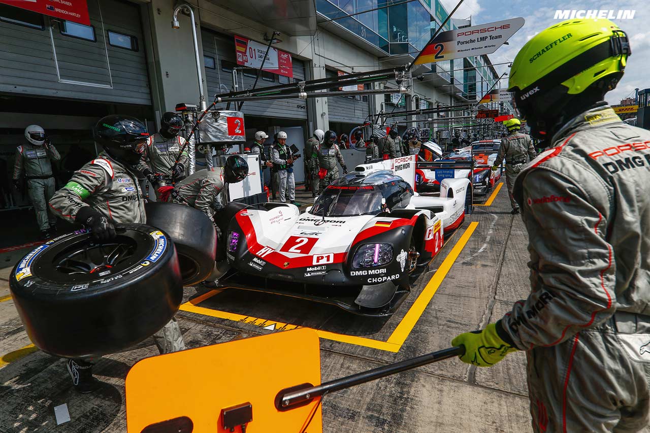 ピット作業の様子