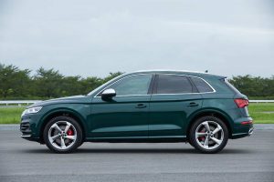 アウディSQ5