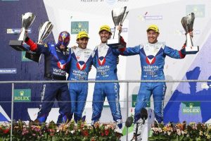 第5戦メキシコで優勝したニコラス・プロスト（左から2人目）、ブルーノ・セナ（中央）