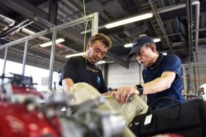 他号車ではあるものの、同チームにはレジェンドの津々見友彦さんも。最年長での参加ながら、驚くべきラップタイムを叩き出す。