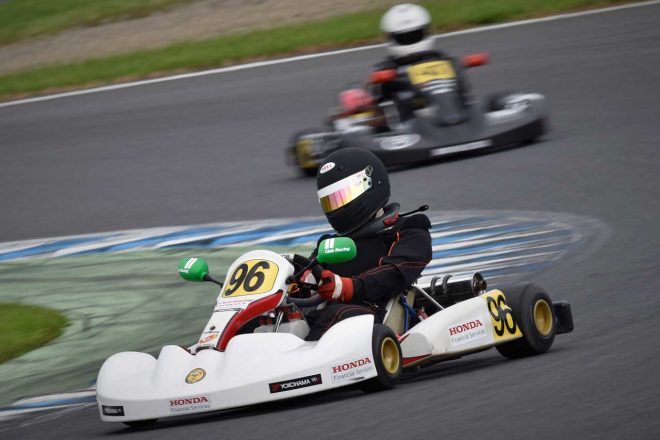 カートに対してコースが広いため速度感はあまりないものの、ストレートエンドでは120km/hを超えるスピードを記録。