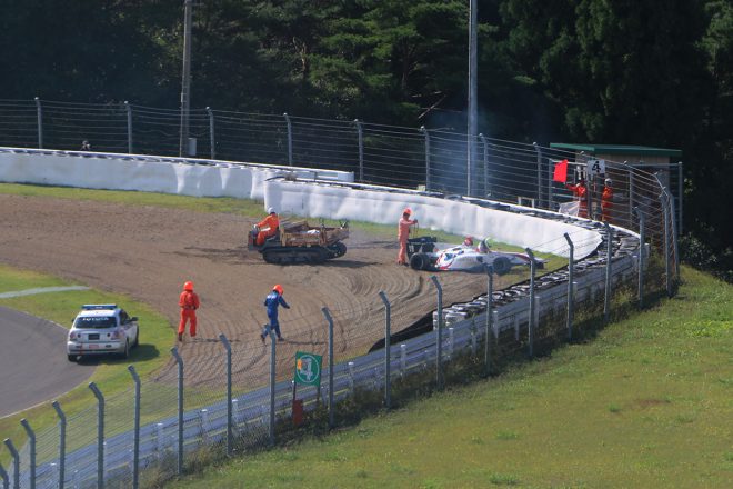 クラッシュした関口雄飛（ITOCHU ENEX TEAM IMPUL）