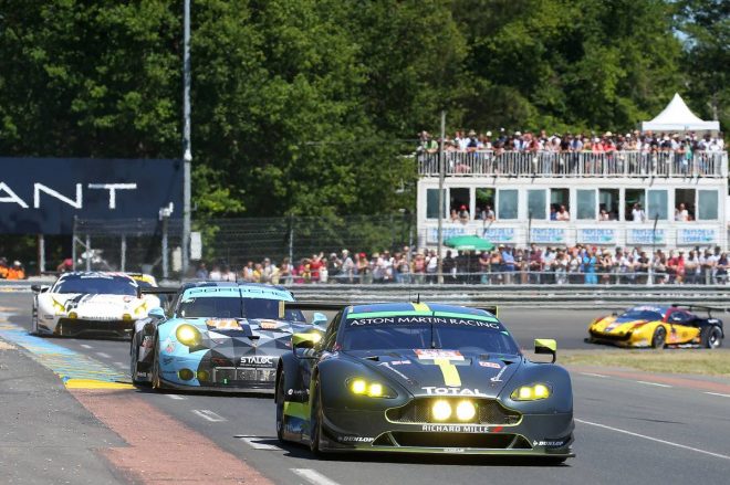 LM-GTEアマクラスはランキング首位の98号車アストンマーチンを77号車ポルシェが4ポイント差で追いかける。澤圭太の61号車フェラーリは14点差の3位につけている。