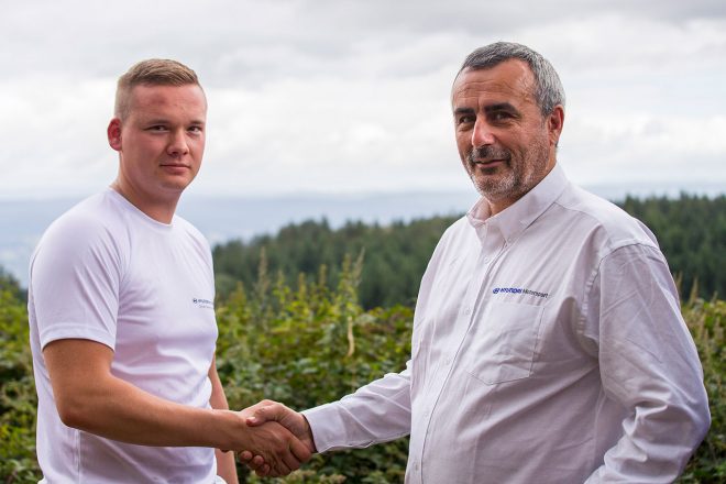 HMDPに選出されたヤリ・フッツネン（左）