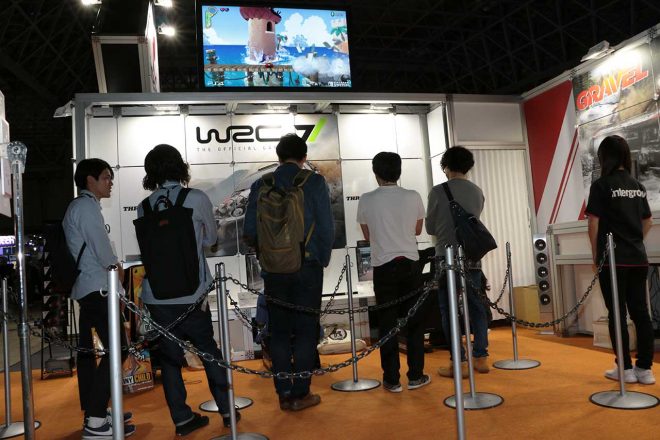 WRC7の試遊機には絶えず列ができていた