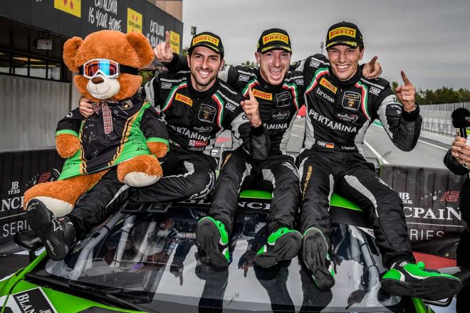 タイトルを獲得を喜ぶアンドレア・カルダレッリ（左）、ミルコ・ボルトロッティ（中央）、クリスチャン・エンゲルハート（右）