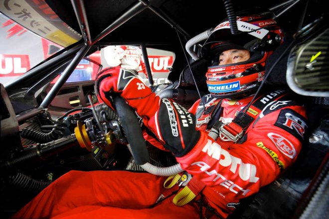 グリーンフラッグ・マーシャルを務める松田次生