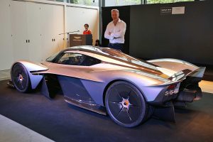 『アストンマーチン・バルキリー』とアストンマーチン・バイスプレジデント、マレック・ライヒマン氏