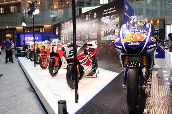 ヤマハの歴代レース車両がずらりと並んだ