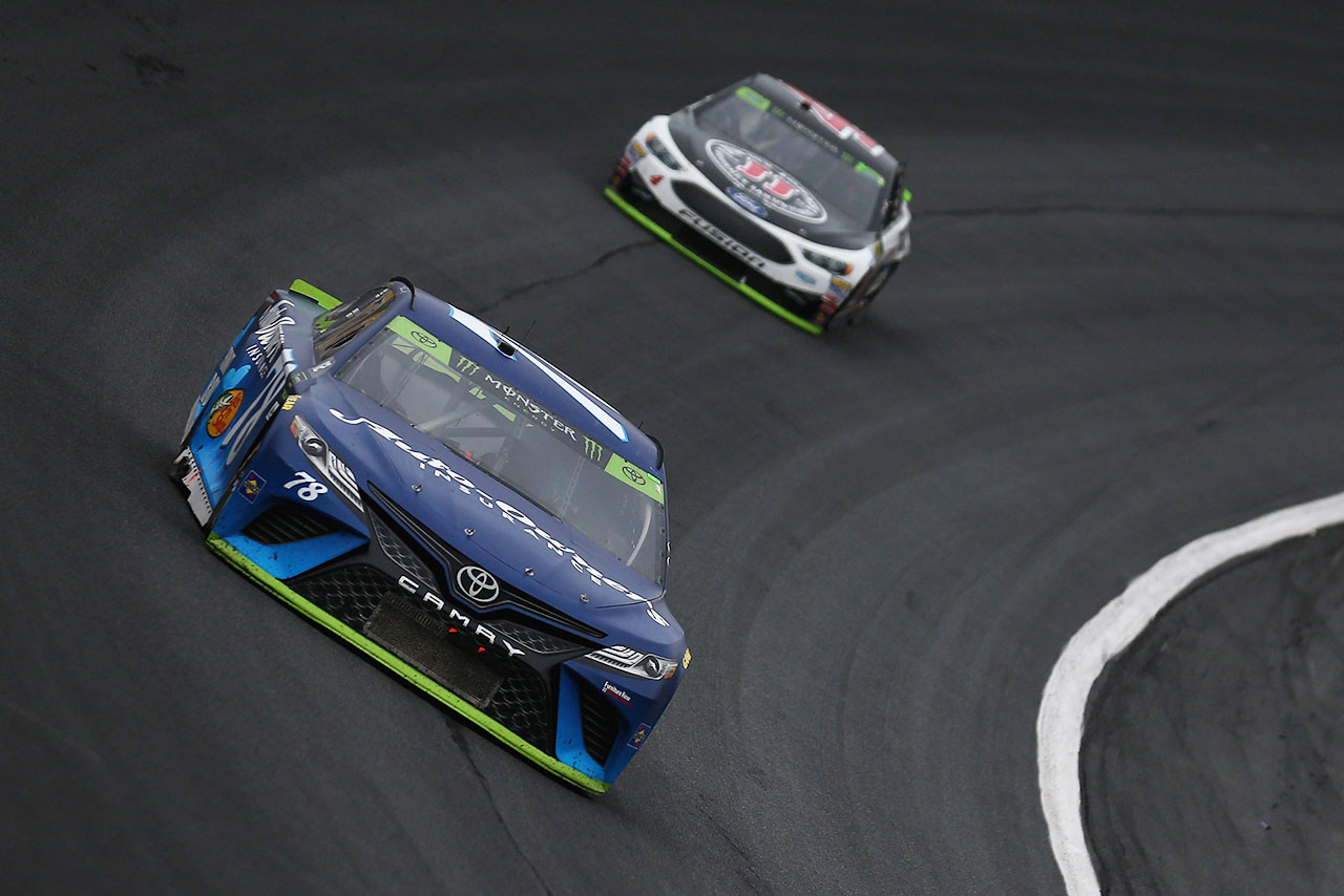 NASCAR第30戦を制したマーティン・トゥルーエクスJr.（トヨタ・カムリ）